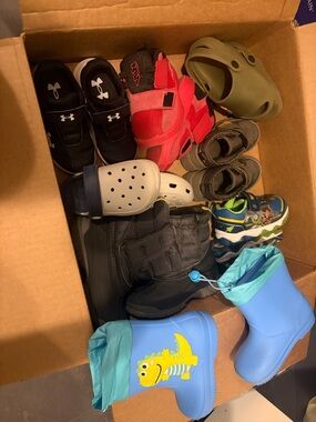 8 pairs of All Seasons Shoes/Sandals/Boots Toddler size 6/7/8